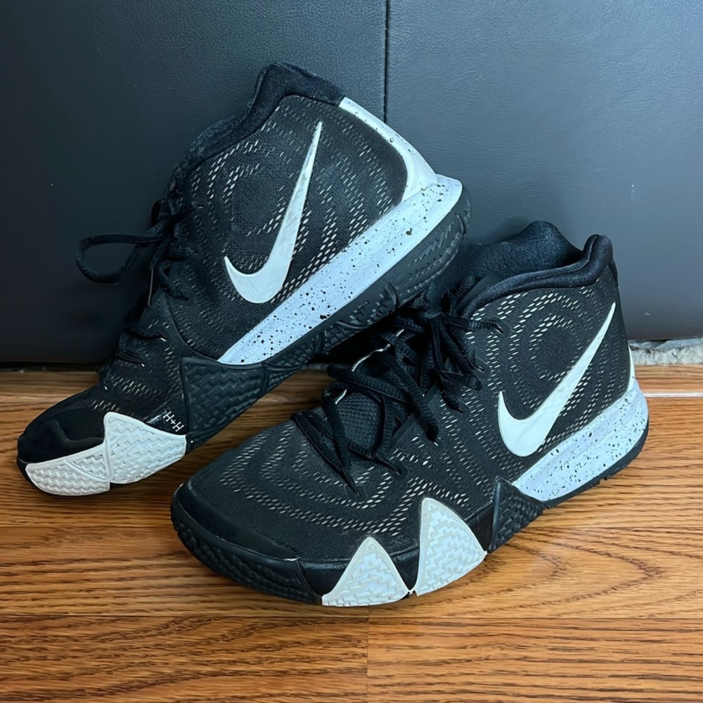 Kyrie Basketball Shoes, size 8